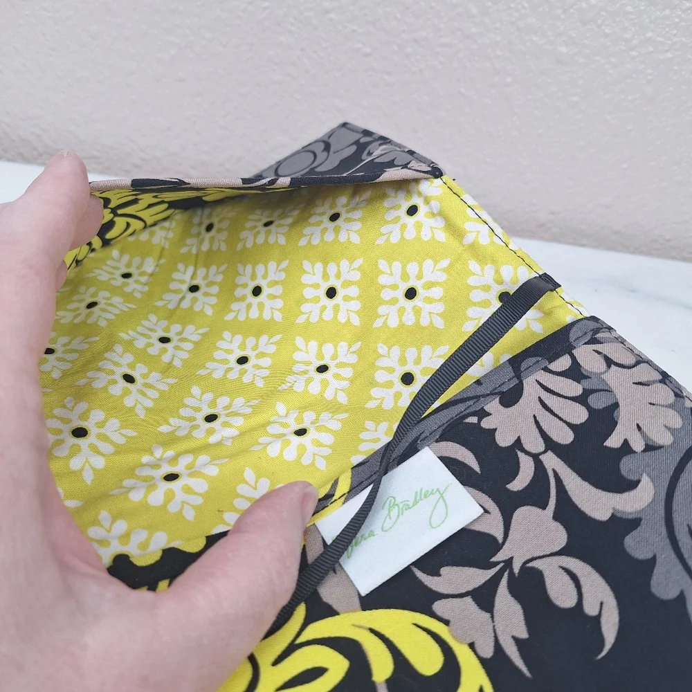 NWOT Vera Bradley Checkbook Cover,  NoteBook Cover,  With Bookmark - Picture 4 of 7